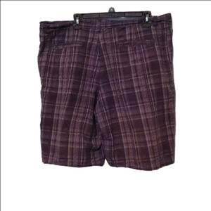> Men's plaid shorts